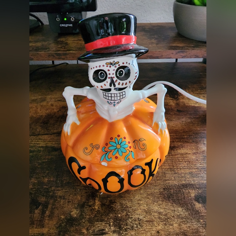 Scentsy Spooky warmer